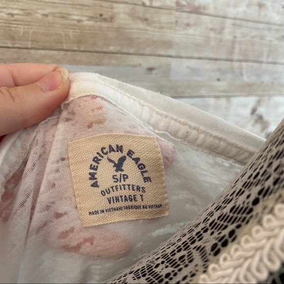 American Eagle White Basic Semi-Sheer Tee - Picture 4 of 5